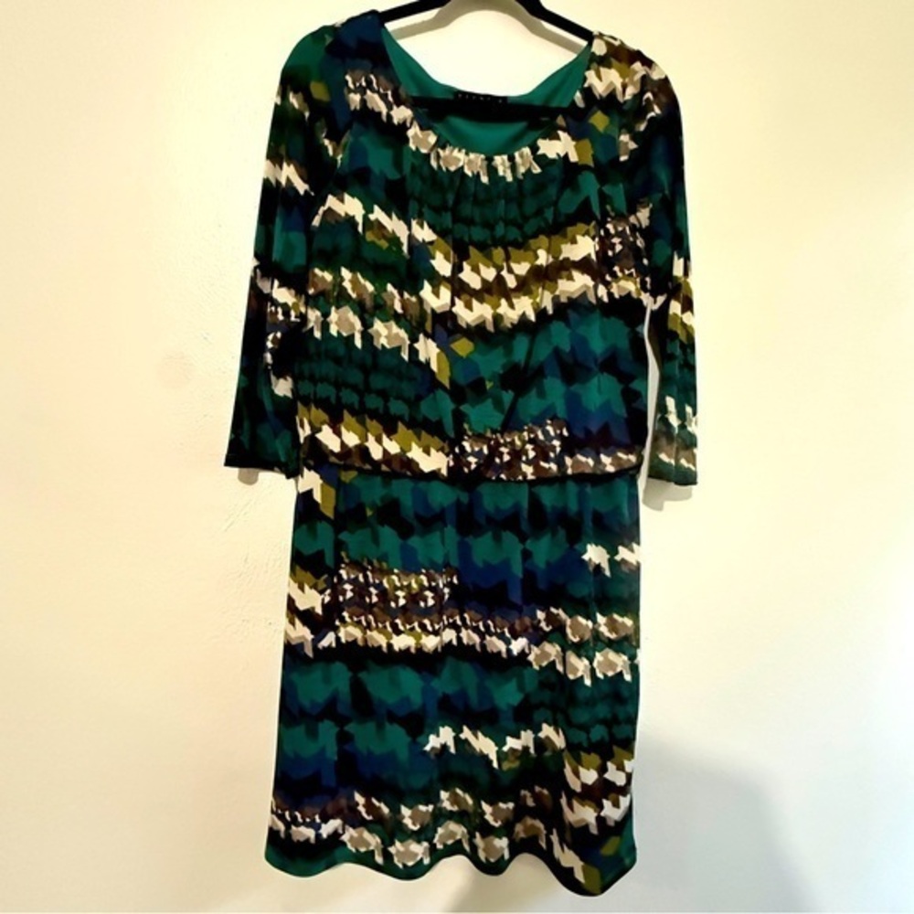 Tiana B. Stylish Green Patterned Dress, long sleeves. Sz  10.